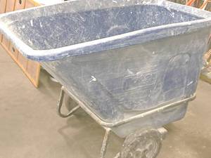 lot 220 image: Dump Cart 32x53x37