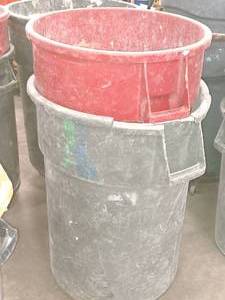 lot 225 image: Lot of (2) Plastic Trash Cans