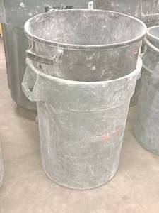 lot 226 image: Lot of (2) Plastic Trash Cans
