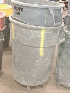 lot 234 image: Brute Plastic Rolling Trash Can, Trash Can