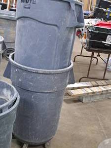 lot 236 image: Lot of (2) Brute Plastic Rolling Trash Cans
