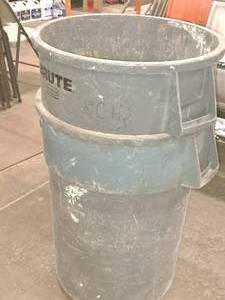 lot 237 image: Lot of (2) Brute Plastic Trash Cans