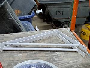lot 258 image: Lot of (2) 19-12 Shelf Brackets