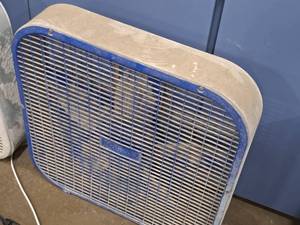 lot 308 image: Holmes 20 Box Fan