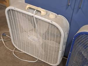 lot 309 image: Lasko 20 Box Fan