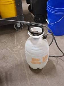 lot 313 image: Plastic Pump Sprayer