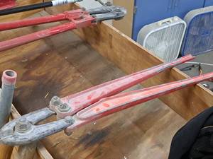 lot 323 image: 24 Bolt Cutter