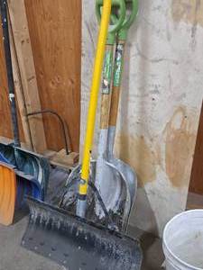 lot 331 image: Lot of (3) Assorted Snow Shovels