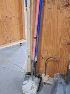 lot 334 image: Lot of (3) Spade Shovels