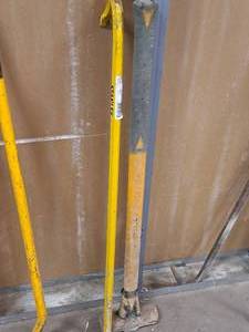lot 353 image: Sledgehammer and 36 Pry Bar