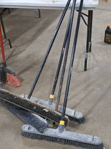 lot 360 image: Lot of (4) Push Brooms