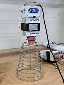 lot 377 image: Bergen Blite-400PS 430W Cage Light Fixture DL-910-01