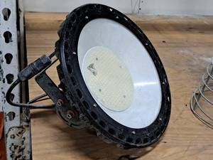 lot 381 image: LED Light Fixture
