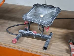 lot 384 image: Husky Shop Work Light