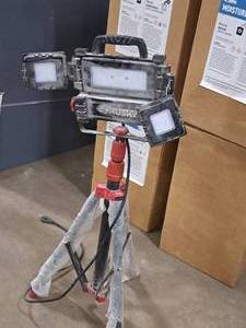 lot 386 image: Husky 3-Panel Work Light with Stand