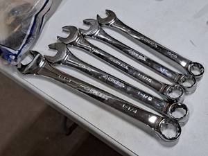 lot 389 image: Lot of (5) Husky Box End Wrenches - 1516, 1, 1-116, 1-18, -14