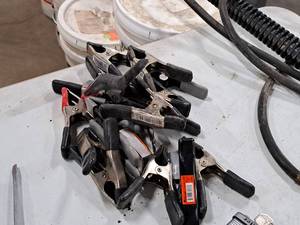 lot 392 image: Lot of (16) Spring Hand Clamps