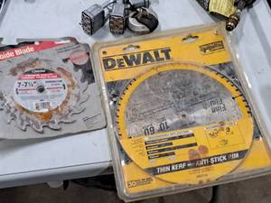 lot 394 image: Lot of (2) Circular Saw Blades - 7 - 7-14 and 10