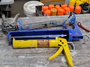lot 400 image: Assorted Sealant Guns - (2) Large and (1) Small