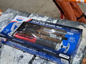 lot 403 image: Pistol Grip Grease Gun (New)