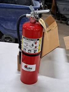 lot 421 image: Dry Chemical Fire Extinguisher 4-A80-BC (New In Box)