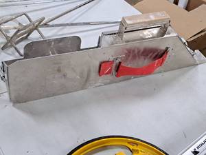 lot 439 image: Drywall Taping Banjo