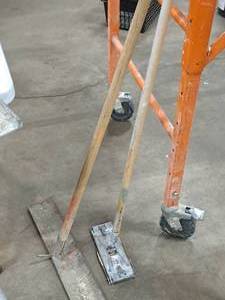 lot 442 image: Concrete FloatScraper with 51 Sanding Pole