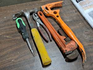 lot 467 image: Lot of (5) Assorted Hand Tools