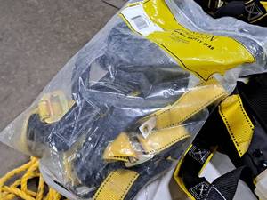 lot 470 image: Guardian Fall Protection Safety Harness (New)
