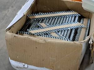 lot 485 image: Lot of (1 Box) 1-12 33 Degree Joist Hanger Nails