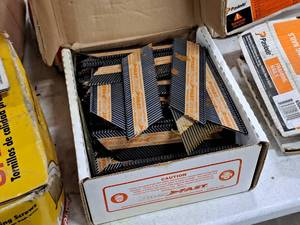 lot 488 image: Lot of (1 Box) 2-38 30-34 Degree Nails