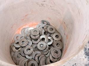 lot 495 image: Lot of (1 Bucket) I.D., O.D. Assorted Washers - 34I.D.x2O.D., 58I.D.x1-58O.D.