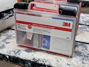 lot 533 image: 3M IndustrialConstruction First Aid Kit