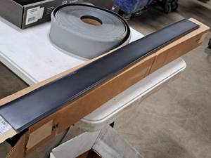 lot 546 image: Lot of (1 Box) Rubber Wall Base 4x4 30-count ( 30 total items )