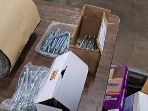 lot 606 image: Lot of  Assorted Hardwares - Anchors, Screws