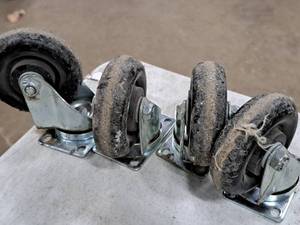 lot 613 image: Lot of (4) 4 Swivel Caster Wheels