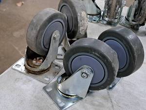lot 614 image: Lot of (4) 4 Swivel Caster Wheels