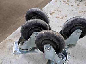 lot 615 image: Lot of (4) 4 Swivel Caster Wheels