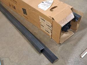 lot 687 image: Lot of (1 Box of 50  3-pieces) Misc. TrimSiding Pieces Outside Corner (ivory)
