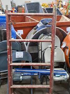 lot 700 image: Lot of (2) Scaffolding Uprights