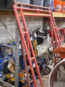 lot 707 image: Lot of (2) Scaffolding Uprights