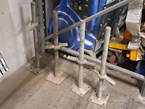 lot 705 image: Lot of (4) Scaffolding Levelers
