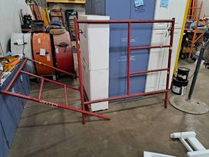 lot 706 image: Lot of (2) Scaffolding Uprights