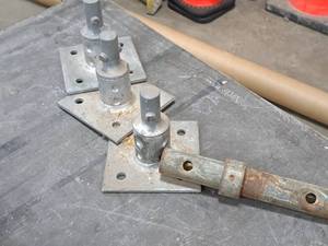 lot 736 image: Scaffolding Parts - (3) Footing, (1) Connector
