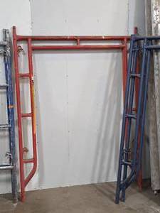 lot 748 image: Lot of (2) Scaffolding Parts 51x67