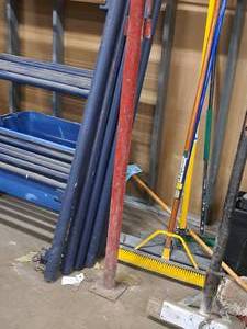 lot 799 image: 57 Scaffolding Part