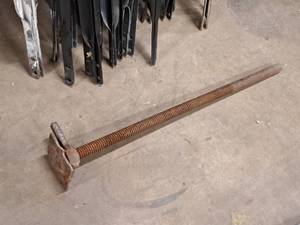 lot 804 image: 3 Scaffold Leveler
