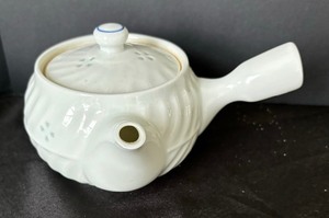 Pretty Teapot with 5 Cups
