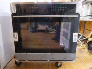 lot 3 image: Whirlpool Wall Oven