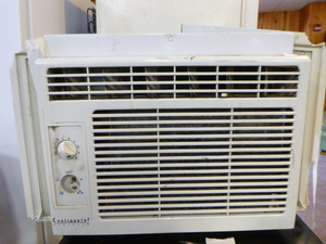 lot 12 image: Continental Window Air Conditioner